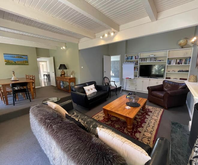 Broadoaks Retreat lounge and meeting area