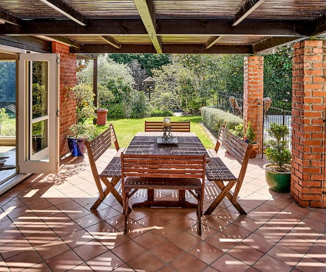 Broadoaks Retreat poolside outdoor table